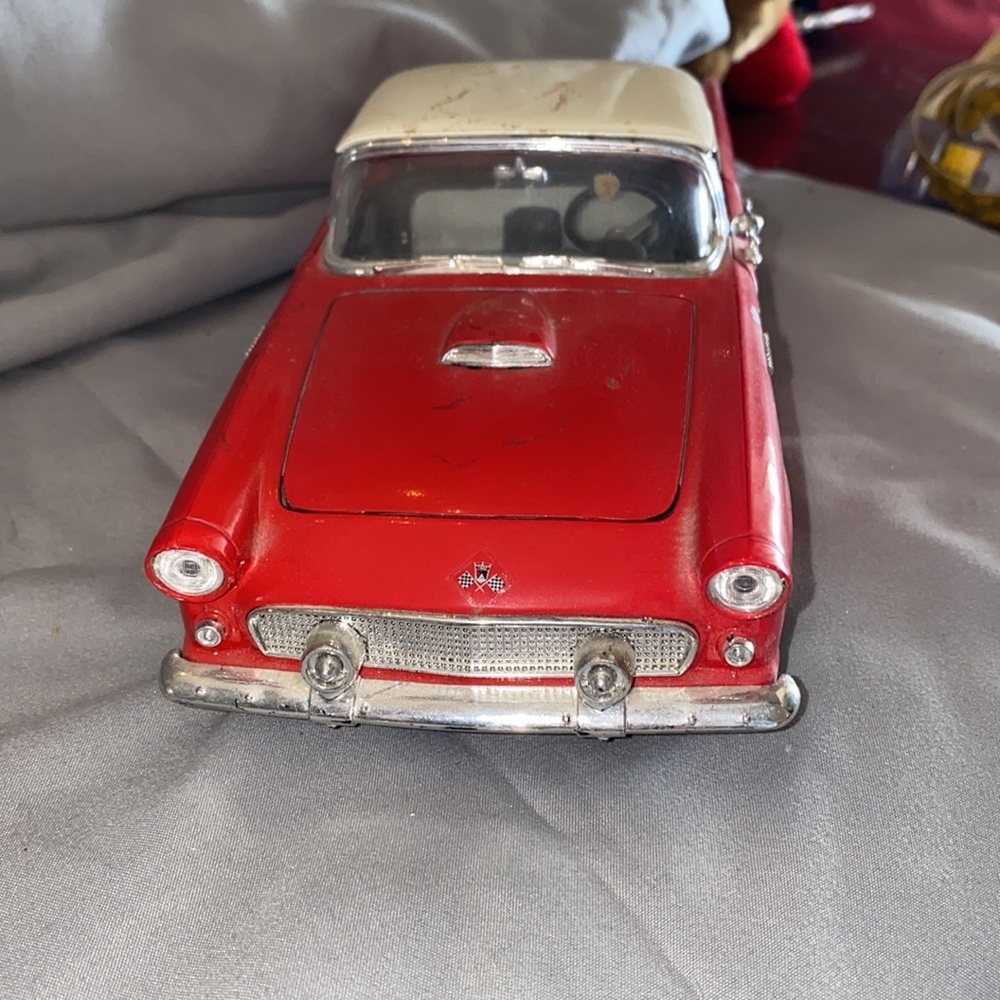 1955 Ford Thunderbird 1/18 Scale Die Cast Model Car - Picture 6 of 6